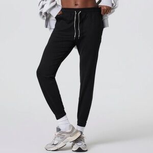 Vuori Performance Jogger Pants - Black Heather - Women’s Medium - New With Tags